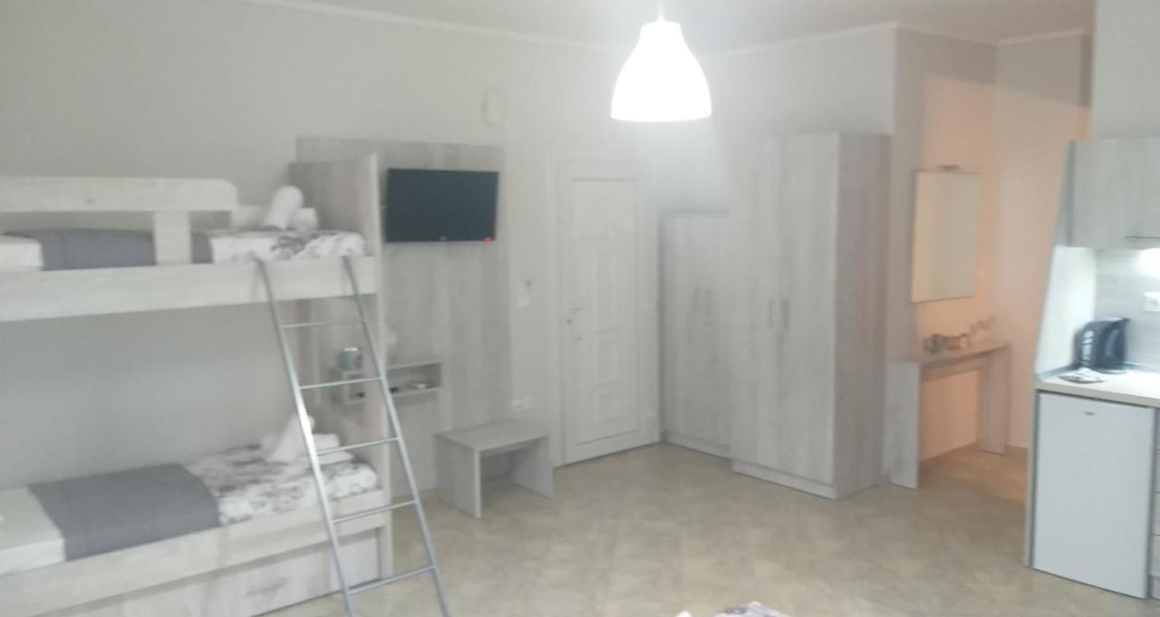 Studio Garden Apartment Nea Kallikrateia Екстериор снимка