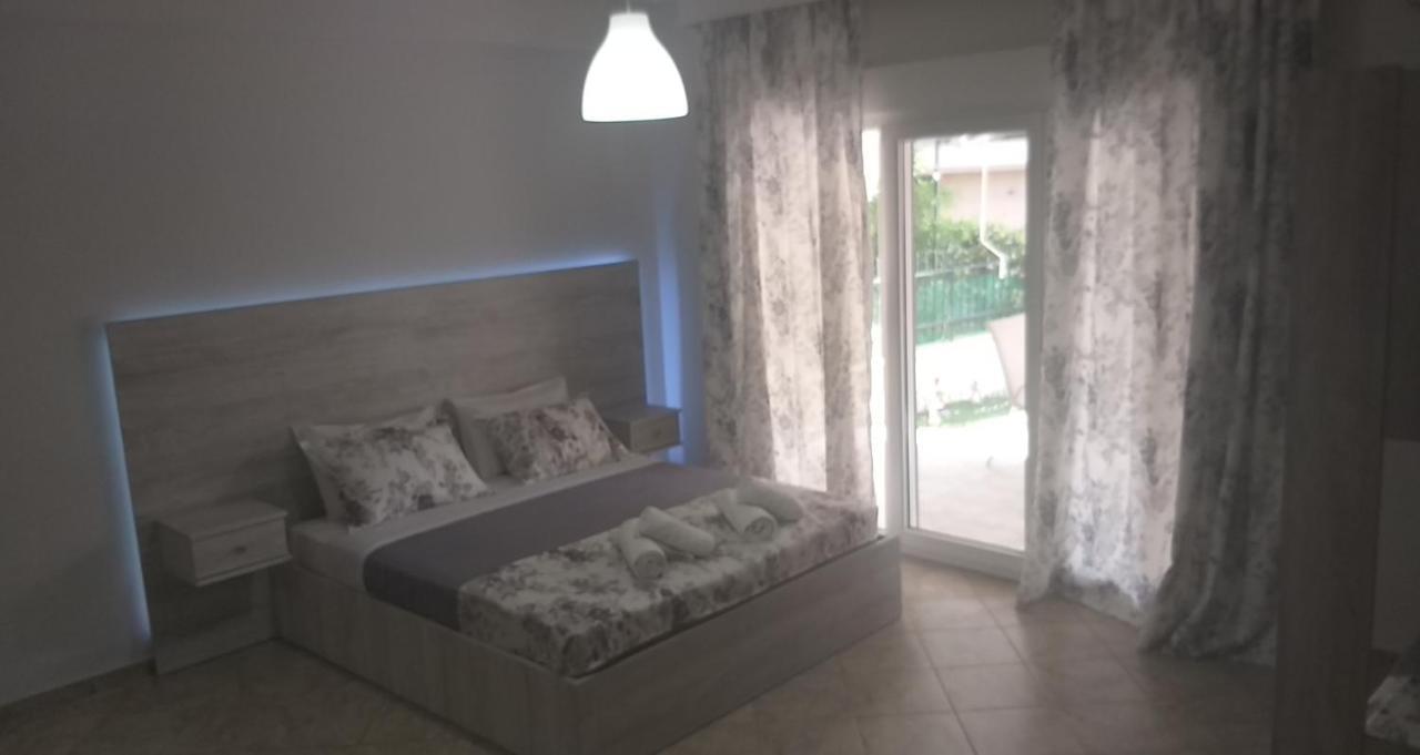 Studio Garden Apartment Nea Kallikrateia Екстериор снимка